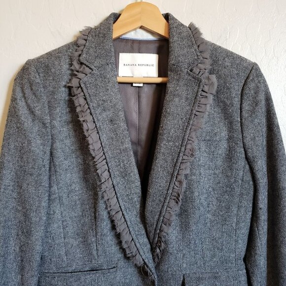 Banana Republic Tweed Wool Blend Blazer Jacket Ruffled Trim Grey Size Women's 4 - Picture 3 of 10